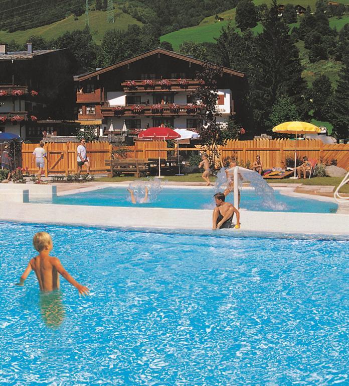 Hotel-Gasthof "Zur Muehle" Kaprun Exterior photo